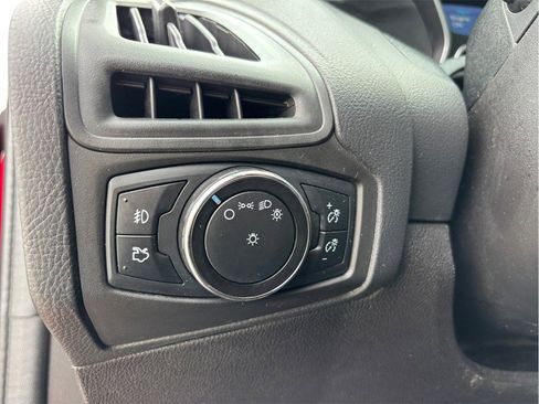 Used 2014 Ford Focus SE w/ Equipment Group 201A image 25