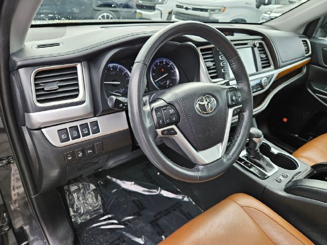Used 2019 Toyota Highlander Limited Platinum AWD/4WD image 24