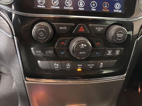 Used 2022 Jeep Grand Cherokee Limited image 19