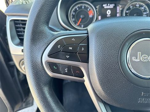 Used 2019 Jeep Cherokee Latitude w/ Popular Appearance Group image 32