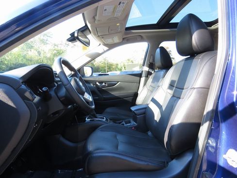 Used 2019 Nissan Rogue SL w/ Premium Package image 10