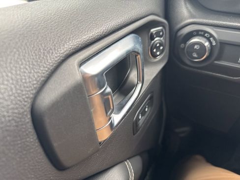 Used 2023 Jeep Gladiator Rubicon w/ Cold Weather Group image 31