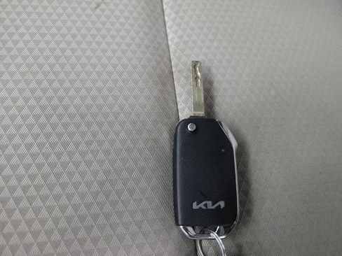 Used 2023 Kia Soul LX w/ LX Technology Package image 32