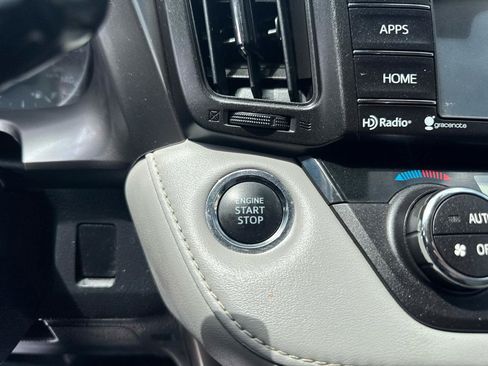 Used 2018 Toyota RAV4 XLE AWD/4WD image 33