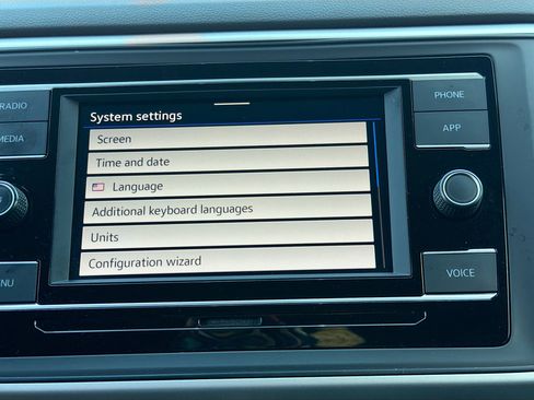 Used 2022 Volkswagen Atlas Cross Sport SE FWD image 29