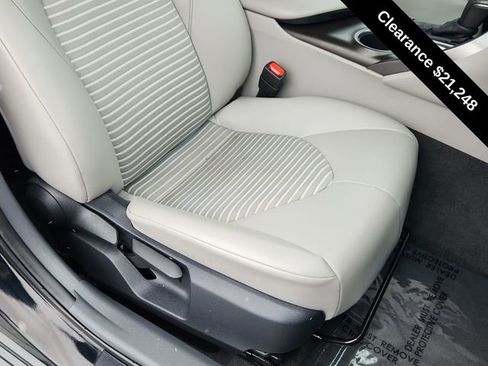 Used 2023 Toyota Camry SE image 19