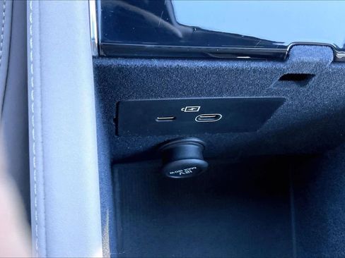 Used 2025 Volvo XC90 B6 Core w/ Protection Package Premier image 37