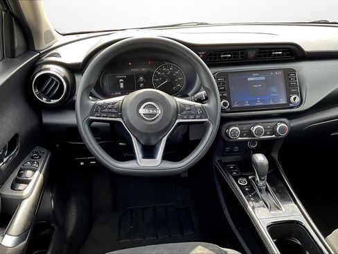 Used 2024 Nissan Kicks SV image 5