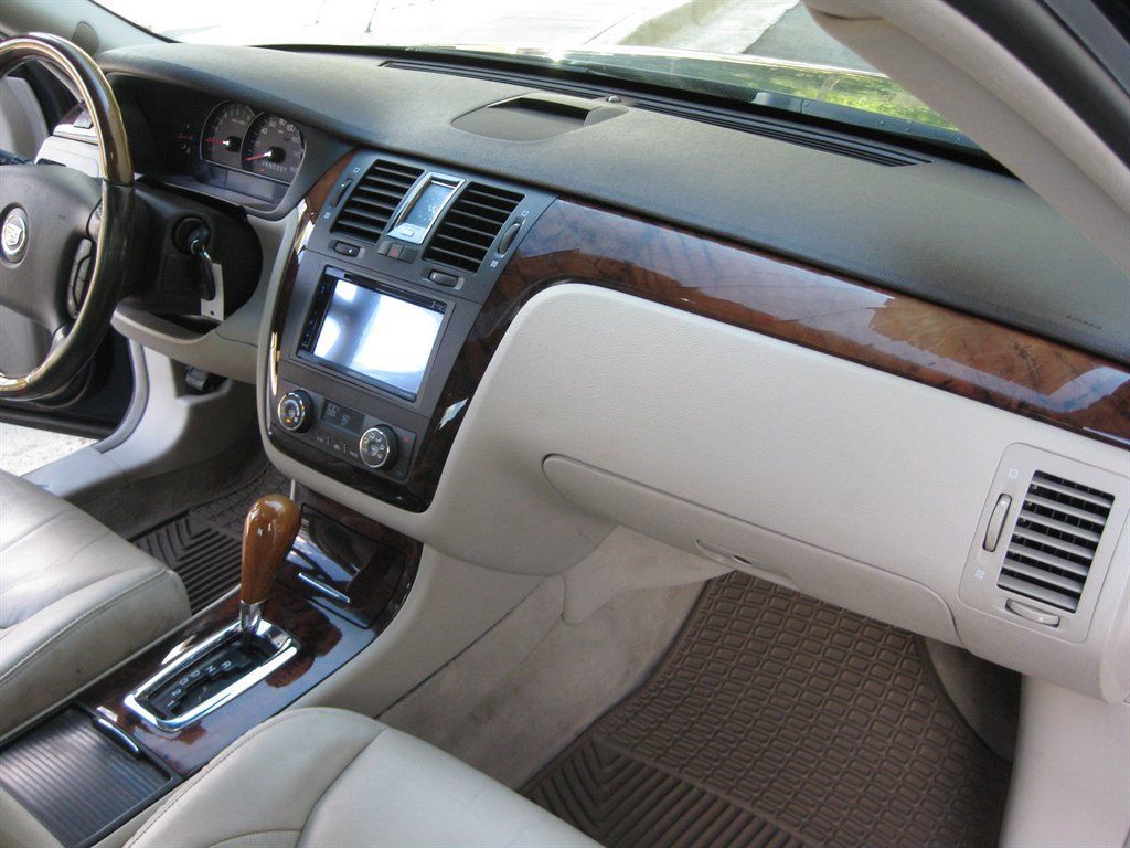 Used 2007 Cadillac DTS Luxury II FWD image 29