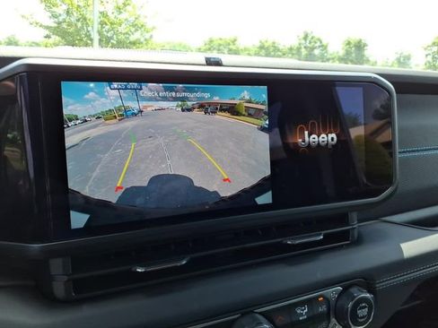 Used 2025 Jeep Wrangler Unlimited Rubicon 4xe w/ Safety Group AWD/4WD image 22