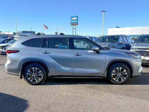 Used 2021 Toyota Highlander XLE image 8