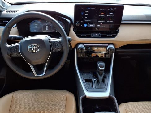Used 2025 Toyota RAV4 Limited FWD image 12