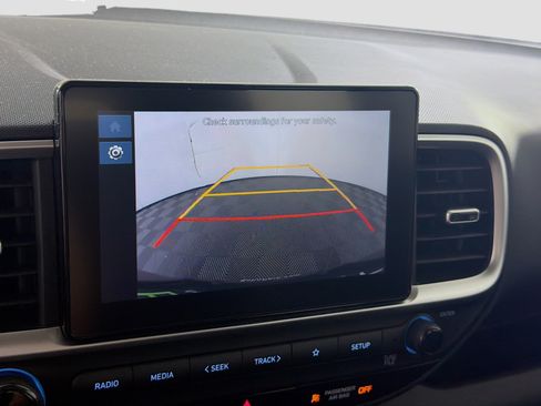 Used 2025 Hyundai Venue SEL FWD image 22
