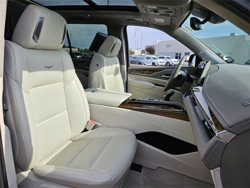 Certified 2023 Cadillac Escalade Premium Luxury Platinum w/ Heavy-Duty Trailer Package image 23