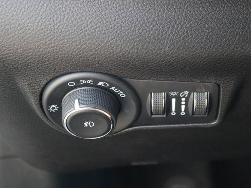 Used 2024 Jeep Compass Latitude AWD/4WD image 30