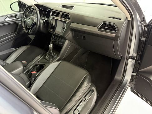 Used 2019 Volkswagen Tiguan SE w/ Panoramic Sunroof Package image 25