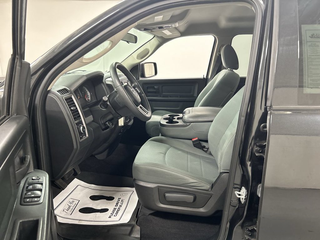 Used 2018 RAM 1500 Express w/ Black Ram 1500 Express Group AWD/4WD image 9