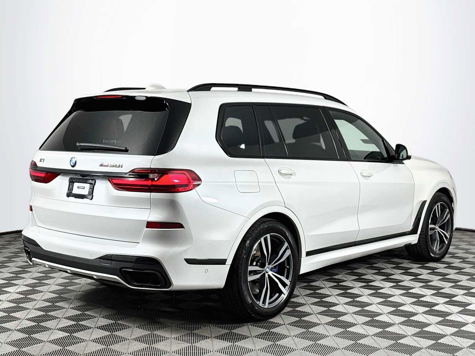 Used 2020 BMW X7 M50i AWD/4WD image 5