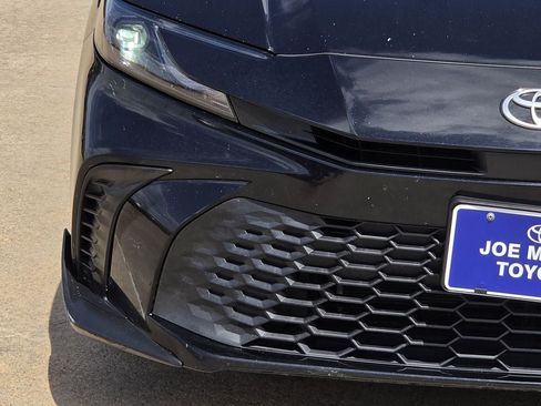 Used 2025 Toyota Camry SE FWD image 5