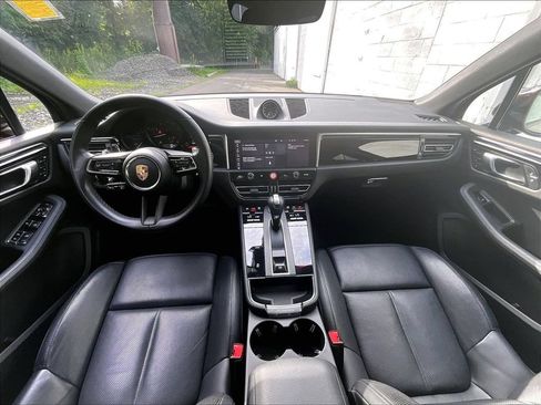 Certified 2023 Porsche Macan AWD/4WD image 18