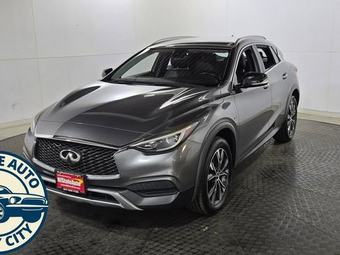 Used 2018 INFINITI QX30 AWD image 3