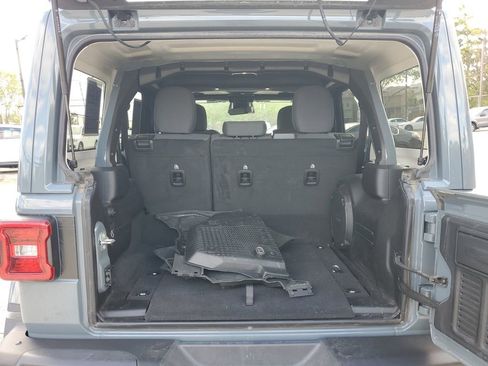 Used 2025 Jeep Wrangler Unlimited Sahara AWD/4WD image 8