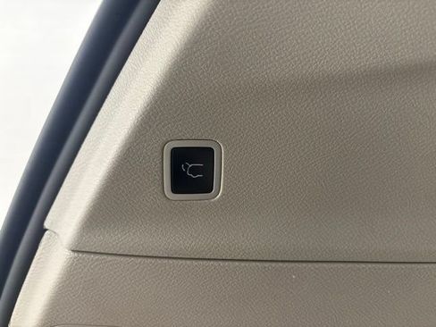 Used 2023 Chrysler Voyager LX FWD image 32