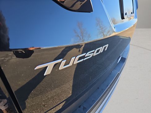 Certified 2025 Hyundai Tucson Limited FWD image 10