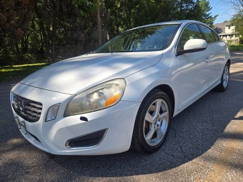 Used 2012 Volvo S60 T5 w/ Climate Pkg FWD image 3