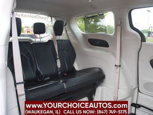 Used 2018 Chrysler Pacifica Touring-L image 20