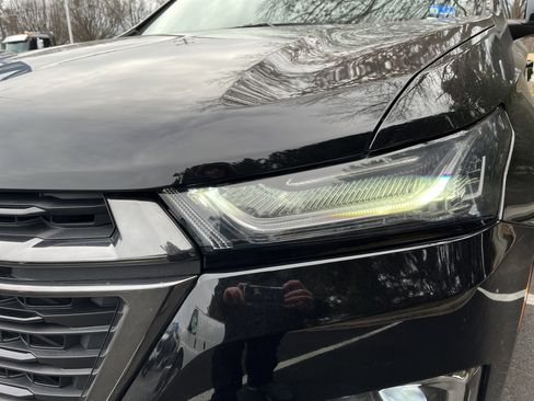 Used 2023 Chevrolet Traverse LT w/ Midnight/Sport Edition image 6