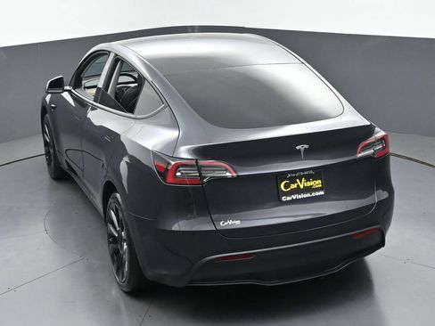Used 2024 Tesla Model Y 2WD image 43