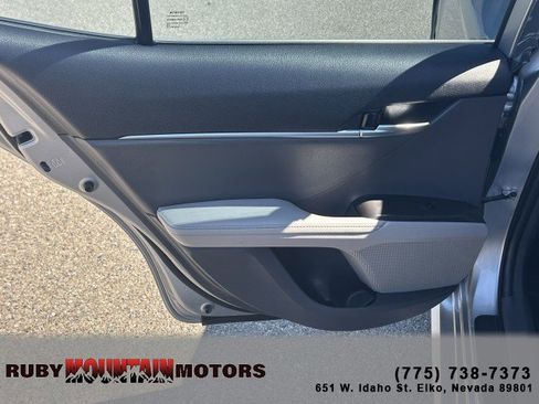 Used 2022 Toyota Camry XLE w/ Navigation Upgrade Package image 19