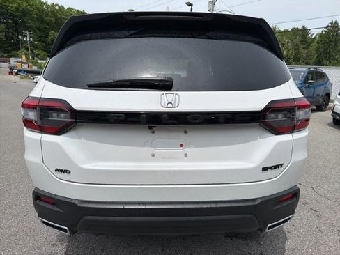 Certified 2025 Honda Pilot Sport image 3