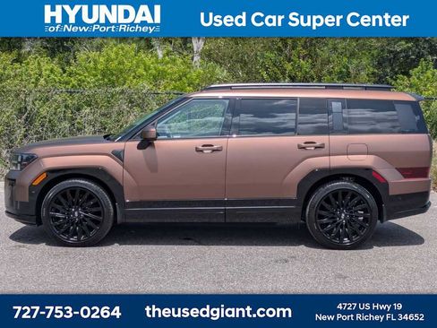 Used 2025 Hyundai Santa Fe Calligraphy FWD image 2