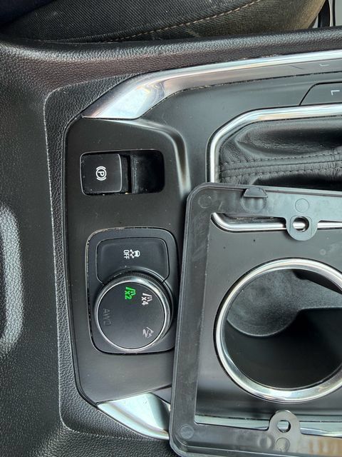 Used 2020 Chevrolet Traverse LS AWD/4WD image 27