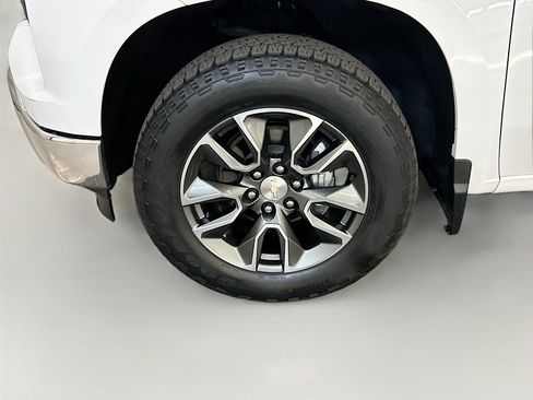 Used 2023 Chevrolet Silverado 1500 LT AWD/4WD image 11