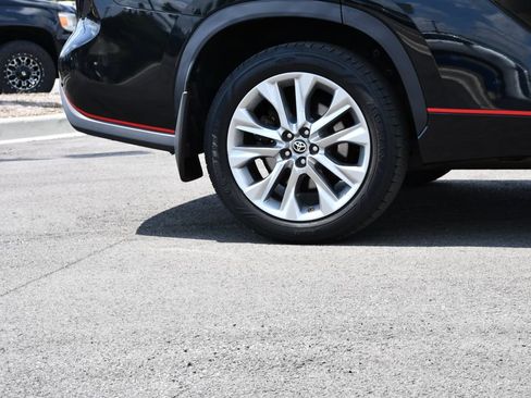 Used 2021 Toyota Highlander Limited AWD/4WD image 10