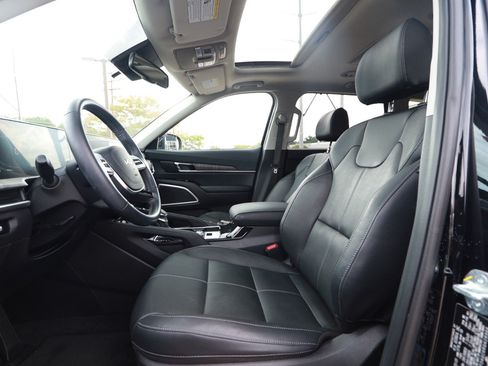 Used 2024 Kia Telluride EX w/ EX Captain's Chair Package FWD image 21