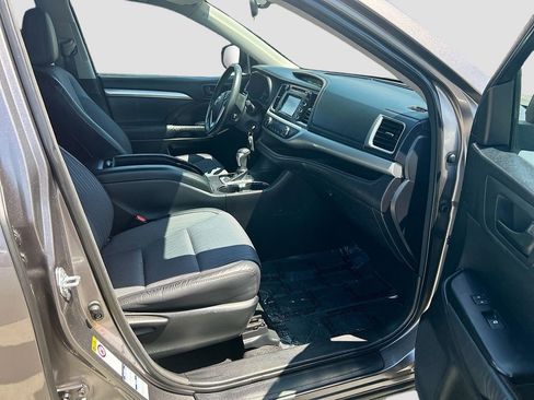 Used 2014 Toyota Highlander Plus AWD/4WD image 27