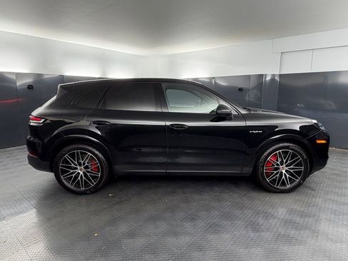 Certified 2025 Porsche Cayenne S AWD/4WD image 8