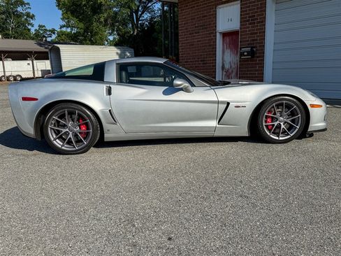 Used 2009 Chevrolet Corvette Z06 RWD image 29