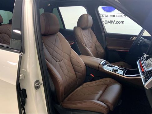 Used 2024 BMW X5 xDrive40i w/ M Sport Package image 9