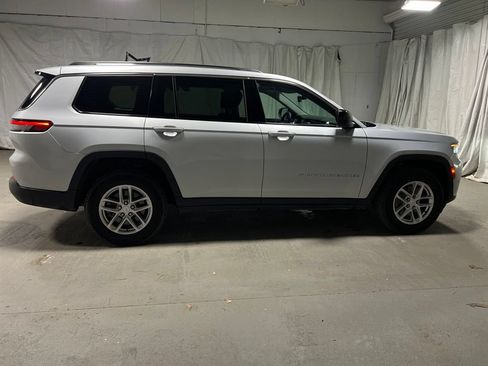 Used 2024 Jeep Grand Cherokee L Laredo RWD image 9