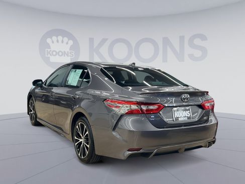Used 2019 Toyota Camry SE image 4