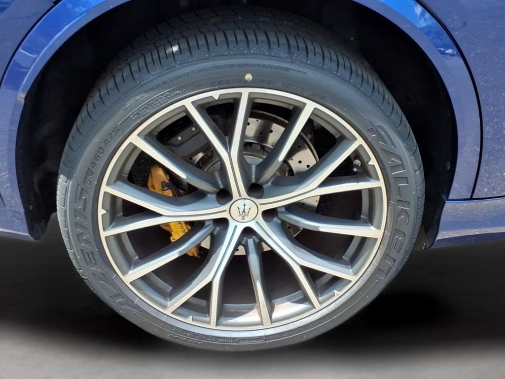 Used 2024 Maserati Grecale Trofeo AWD/4WD image 34