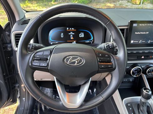 Used 2025 Hyundai Venue SEL FWD image 26
