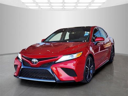 Used 2020 Toyota Camry XSE image 9