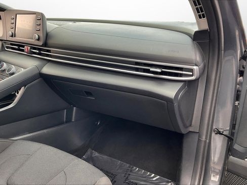 Used 2024 Hyundai Elantra SE image 15