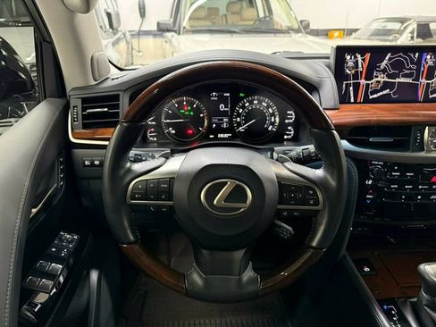 Used 2021 Lexus LX 570 4WD w/ Luxury Package image 15
